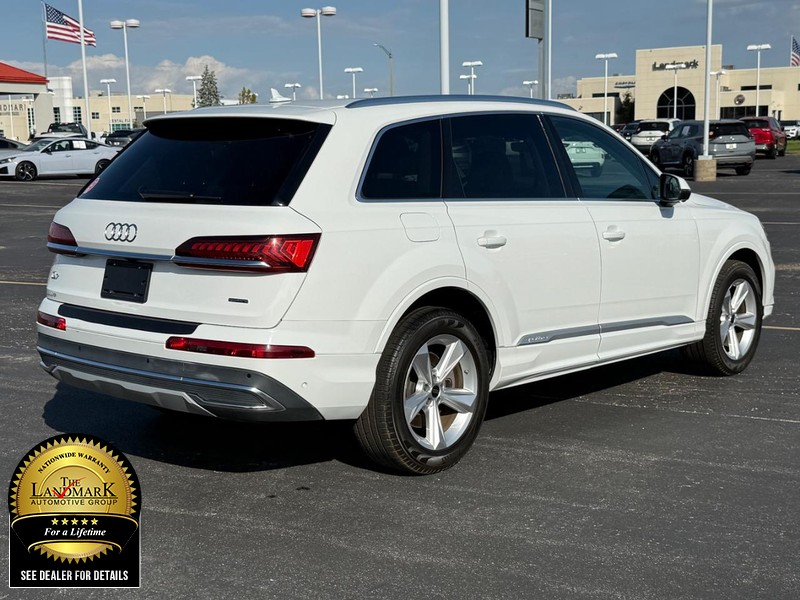 Audi Q7 Vehicle Full-screen Gallery Image 3