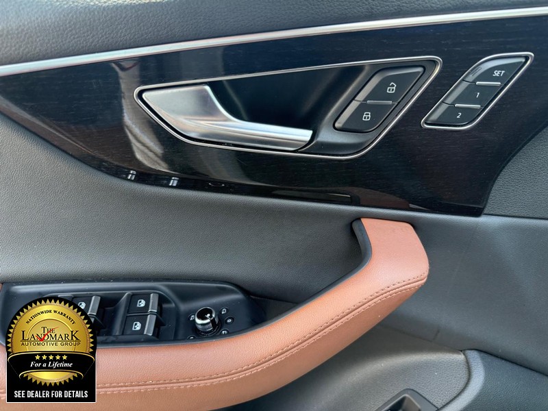 Audi Q7 Vehicle Full-screen Gallery Image 8
