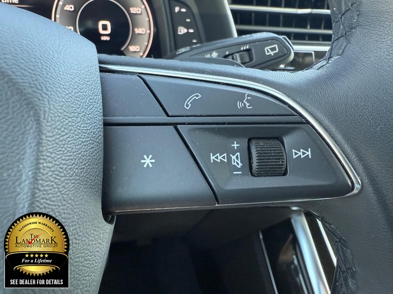 Audi Q7 Vehicle Full-screen Gallery Image 11