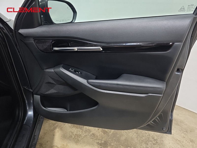 Kia Seltos Vehicle Full-screen Gallery Image 33
