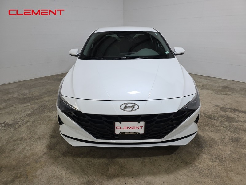 Hyundai Elantra Vehicle Full-screen Gallery Image 2