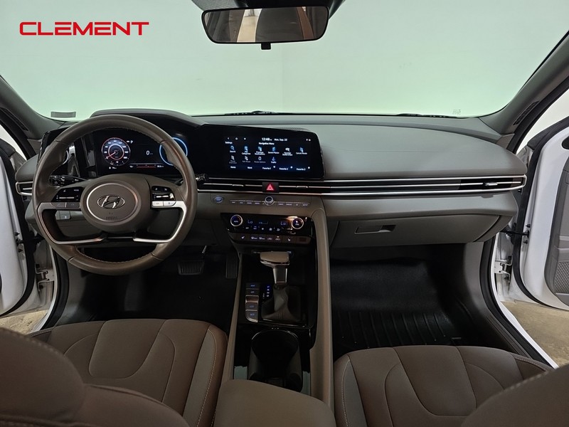 Hyundai Elantra Vehicle Full-screen Gallery Image 10