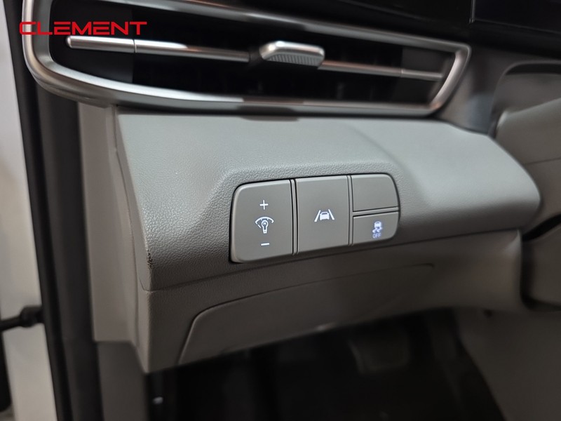 Hyundai Elantra Vehicle Full-screen Gallery Image 11