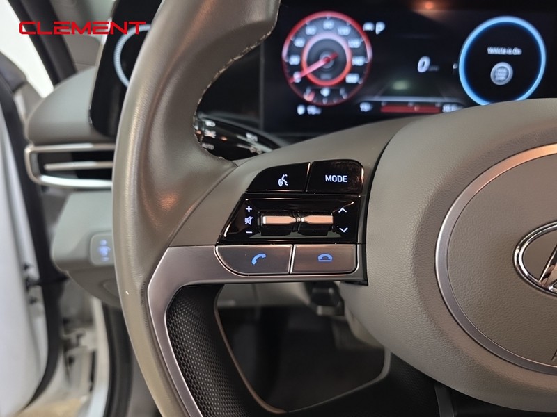 Hyundai Elantra Vehicle Full-screen Gallery Image 13