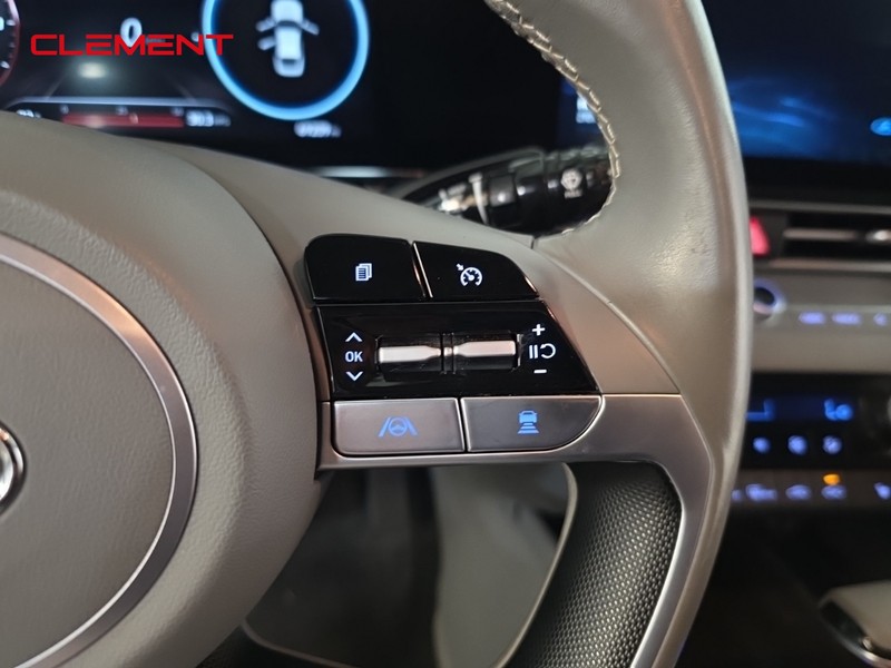 Hyundai Elantra Vehicle Full-screen Gallery Image 14