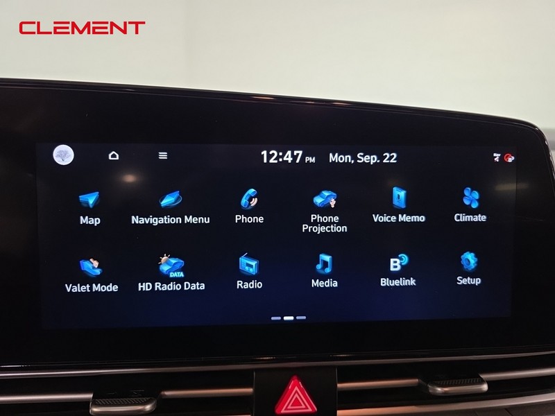 Hyundai Elantra Vehicle Full-screen Gallery Image 17