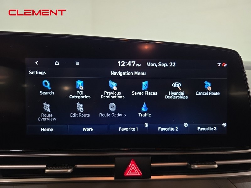 Hyundai Elantra Vehicle Full-screen Gallery Image 19