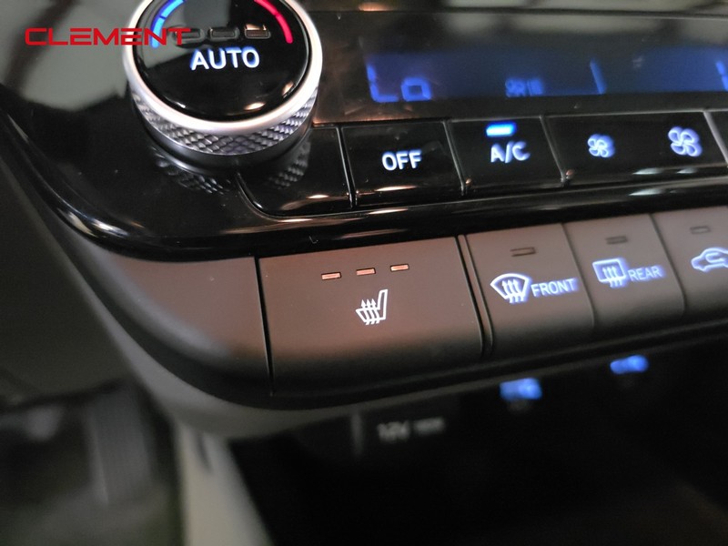 Hyundai Elantra Vehicle Full-screen Gallery Image 22