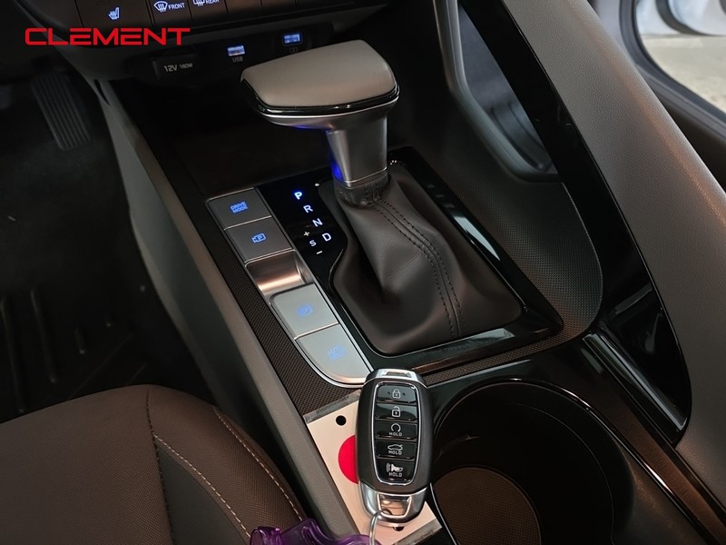 Hyundai Elantra Vehicle Full-screen Gallery Image 23