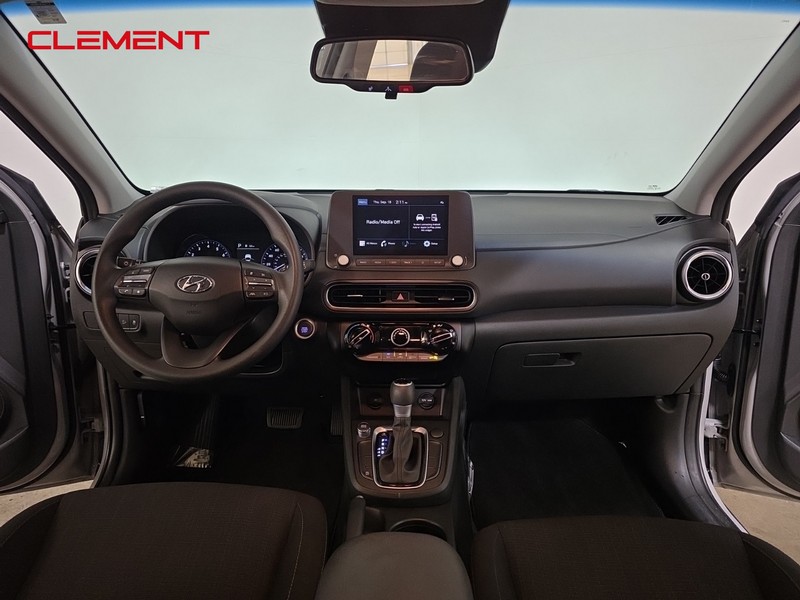 Hyundai Kona Vehicle Full-screen Gallery Image 10