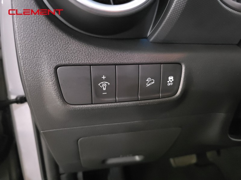 Hyundai Kona Vehicle Full-screen Gallery Image 11