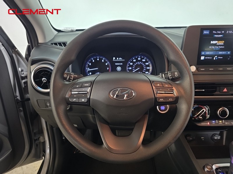 Hyundai Kona Vehicle Full-screen Gallery Image 12