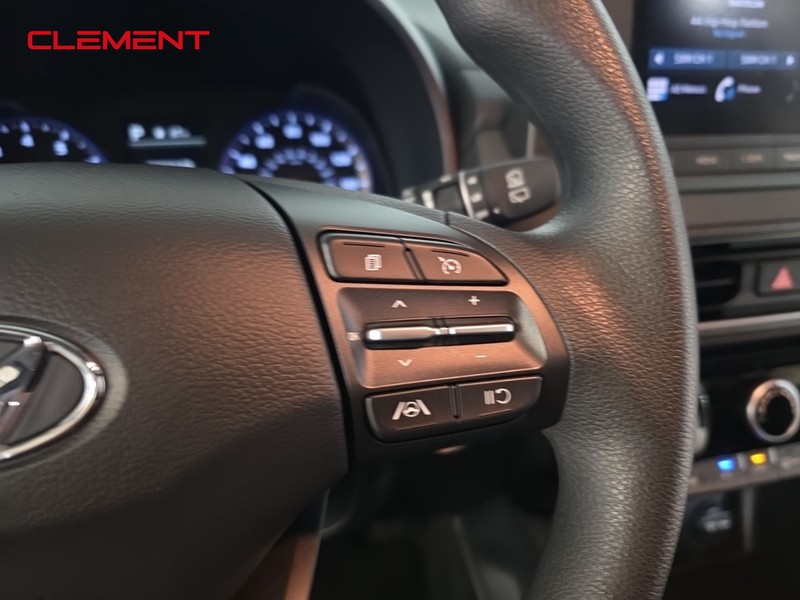 Hyundai Kona Vehicle Full-screen Gallery Image 14