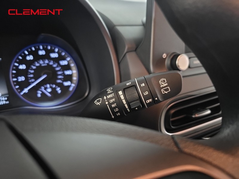 Hyundai Kona Vehicle Full-screen Gallery Image 15