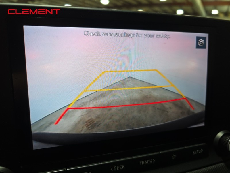 Hyundai Kona Vehicle Full-screen Gallery Image 18