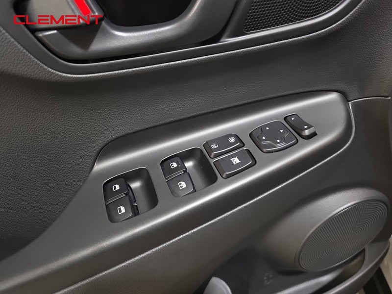 Hyundai Kona Vehicle Full-screen Gallery Image 22