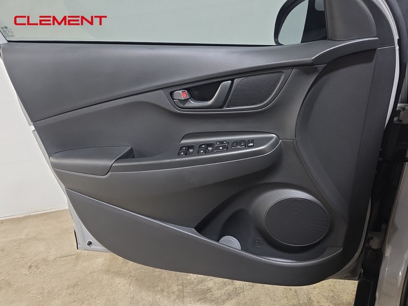 Hyundai Kona Vehicle Full-screen Gallery Image 23