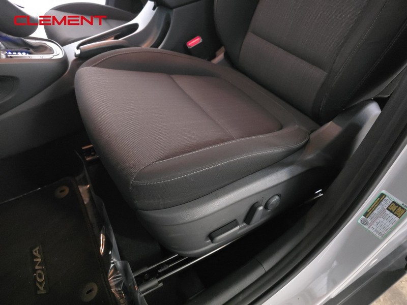 Hyundai Kona Vehicle Full-screen Gallery Image 24