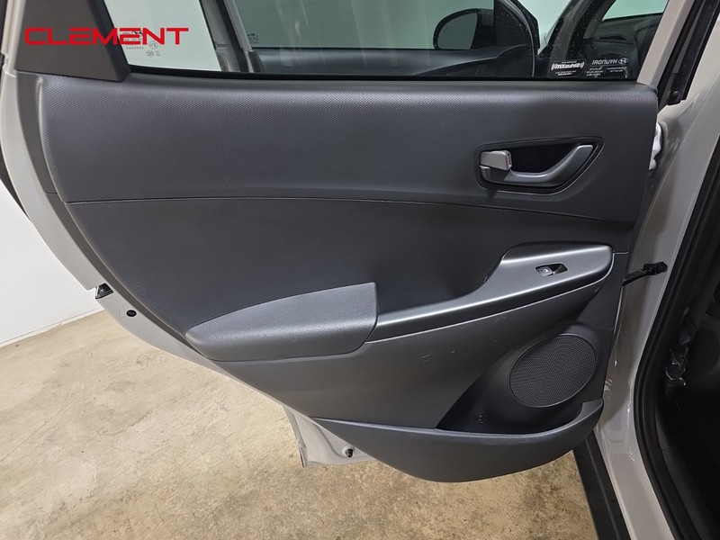 Hyundai Kona Vehicle Full-screen Gallery Image 26