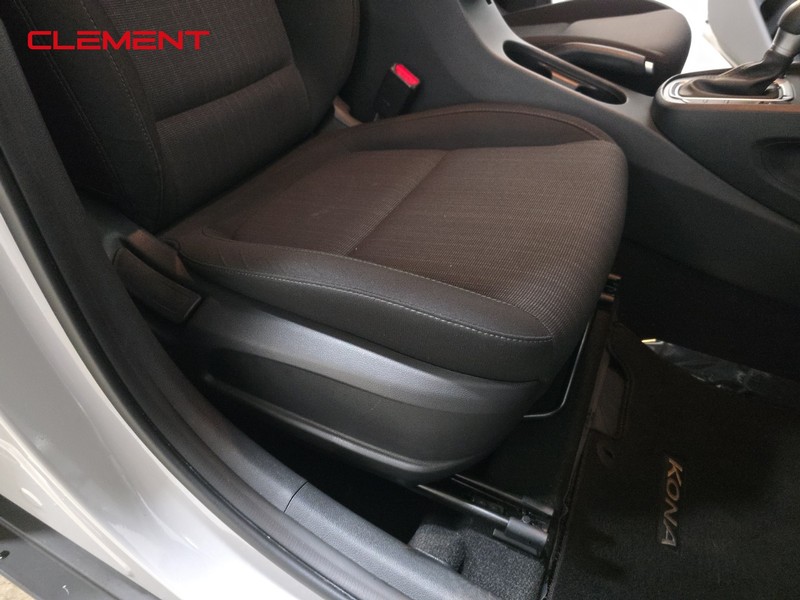 Hyundai Kona Vehicle Full-screen Gallery Image 29