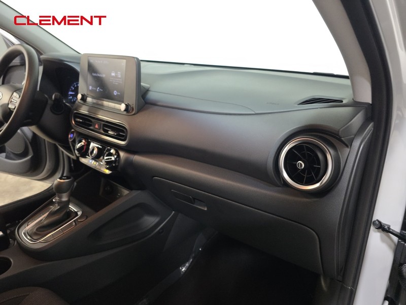 Hyundai Kona Vehicle Full-screen Gallery Image 30