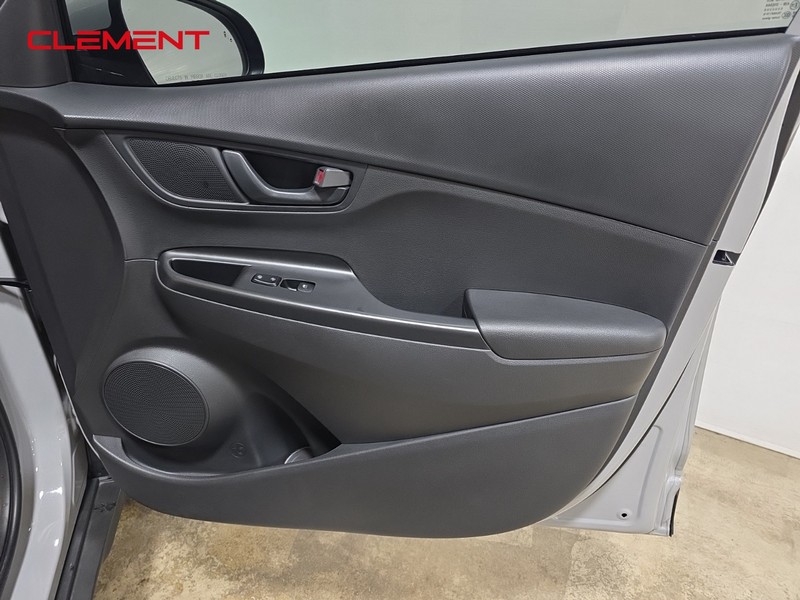 Hyundai Kona Vehicle Full-screen Gallery Image 31