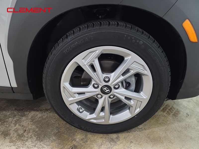 Hyundai Kona Vehicle Full-screen Gallery Image 32