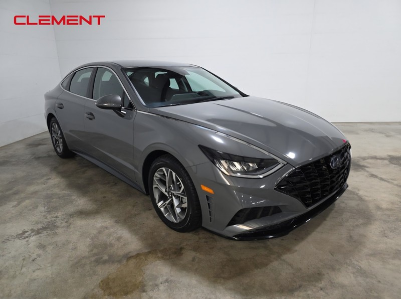 Hyundai Sonata Vehicle Full-screen Gallery Image 3