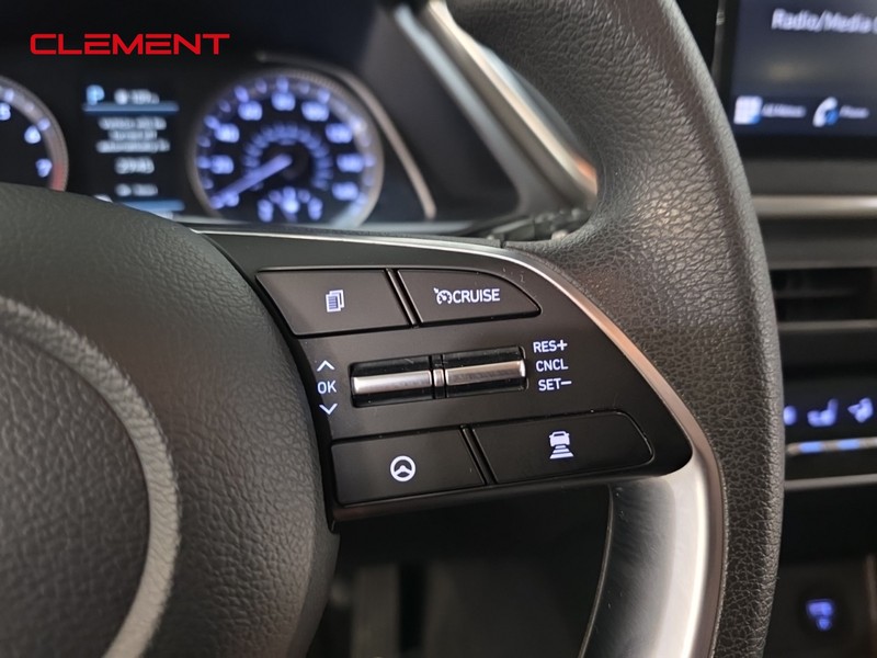 Hyundai Sonata Vehicle Full-screen Gallery Image 12