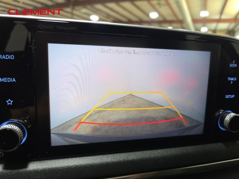 Hyundai Sonata Vehicle Full-screen Gallery Image 16