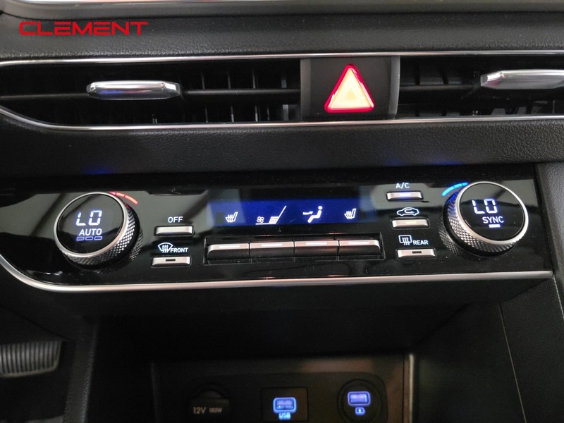 Hyundai Sonata Vehicle Full-screen Gallery Image 17