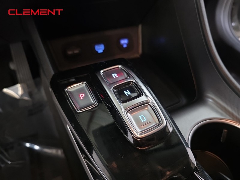 Hyundai Sonata Vehicle Full-screen Gallery Image 18