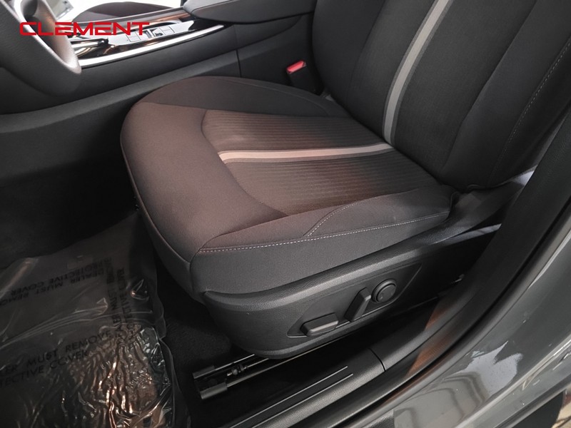 Hyundai Sonata Vehicle Full-screen Gallery Image 24