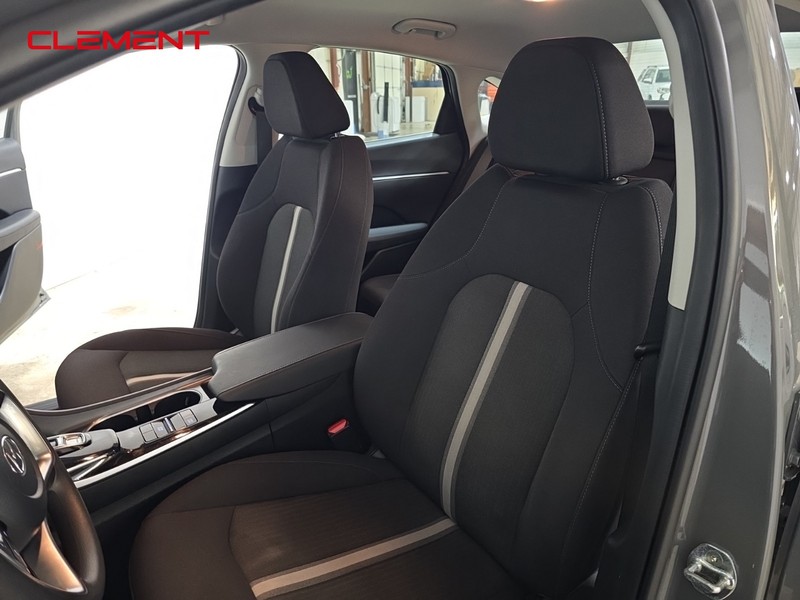 Hyundai Sonata Vehicle Full-screen Gallery Image 25