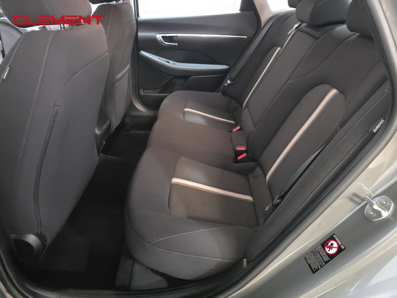 Hyundai Sonata Vehicle Full-screen Gallery Image 27