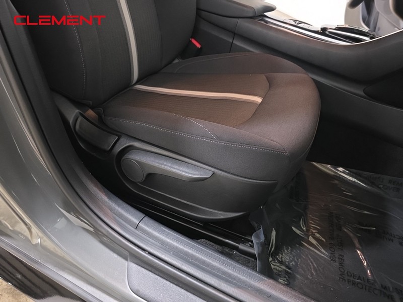 Hyundai Sonata Vehicle Full-screen Gallery Image 30