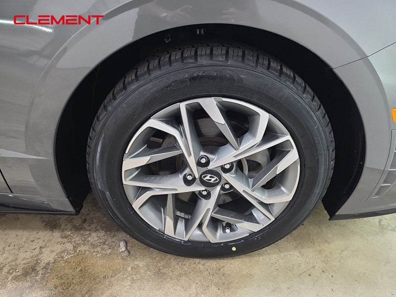 Hyundai Sonata Vehicle Full-screen Gallery Image 33