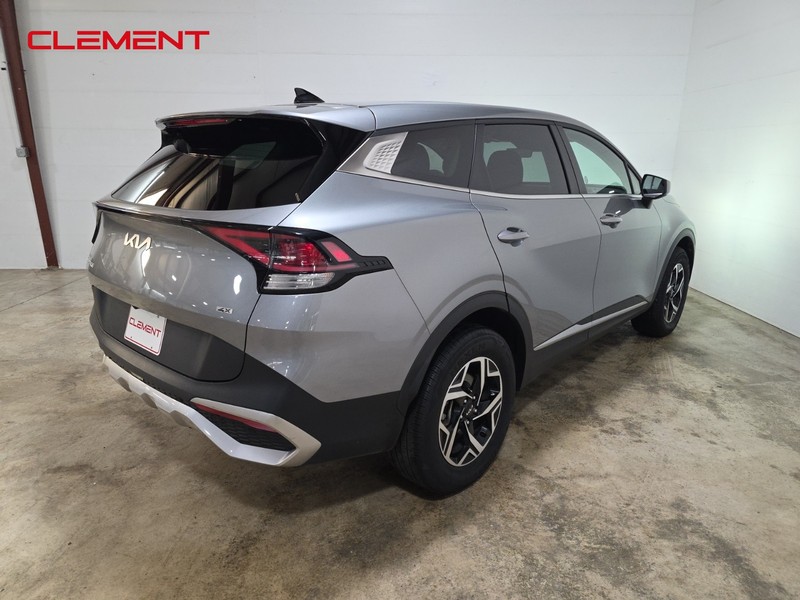 Kia Sportage Vehicle Full-screen Gallery Image 6