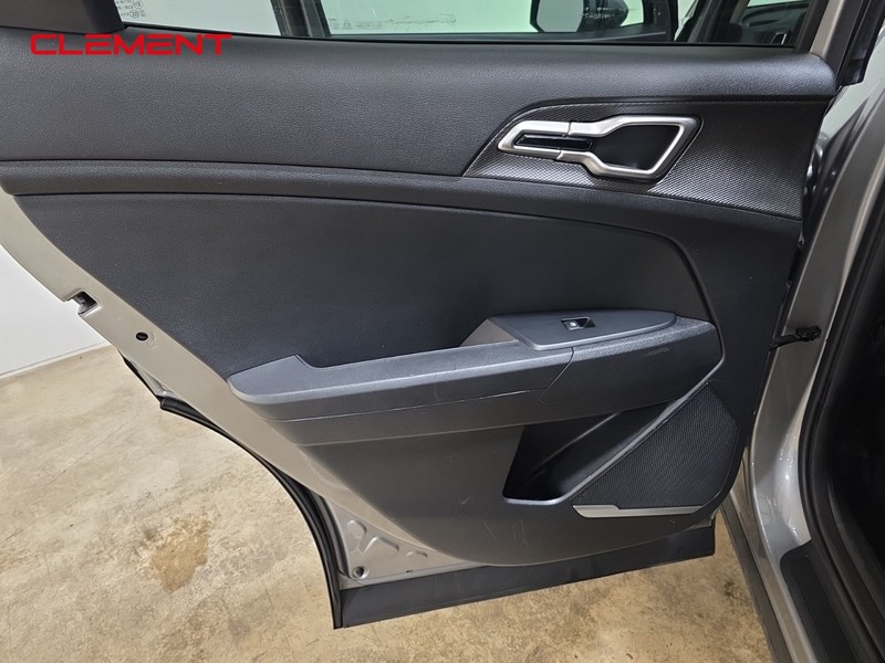 Kia Sportage Vehicle Full-screen Gallery Image 26