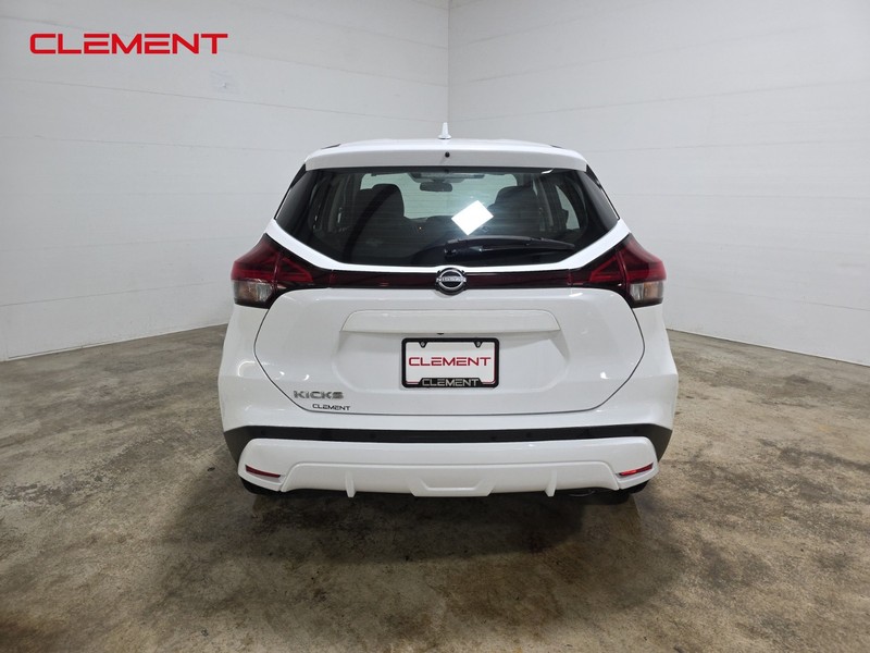 Nissan Kicks Vehicle Image 06