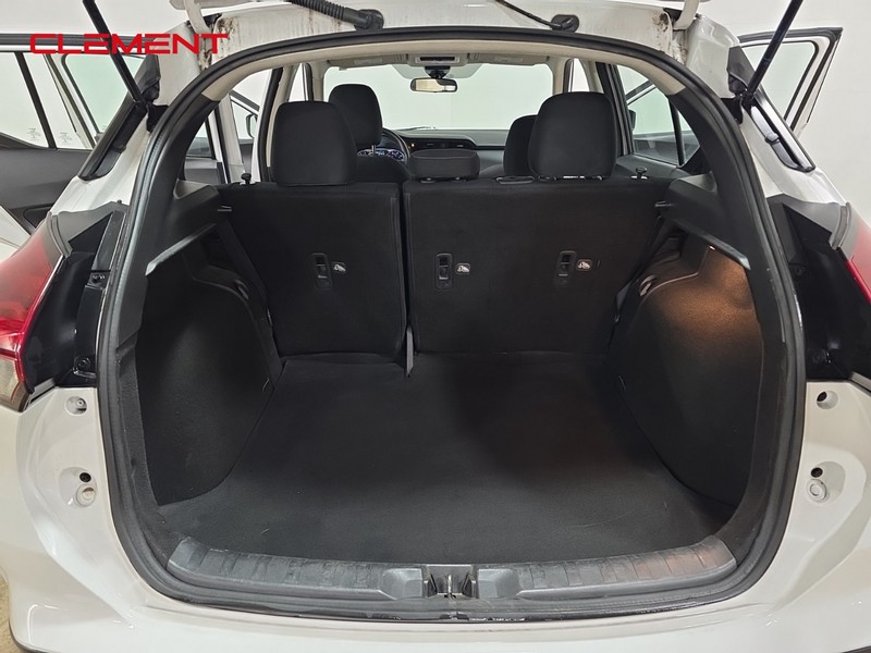 Nissan Kicks Vehicle Image 08