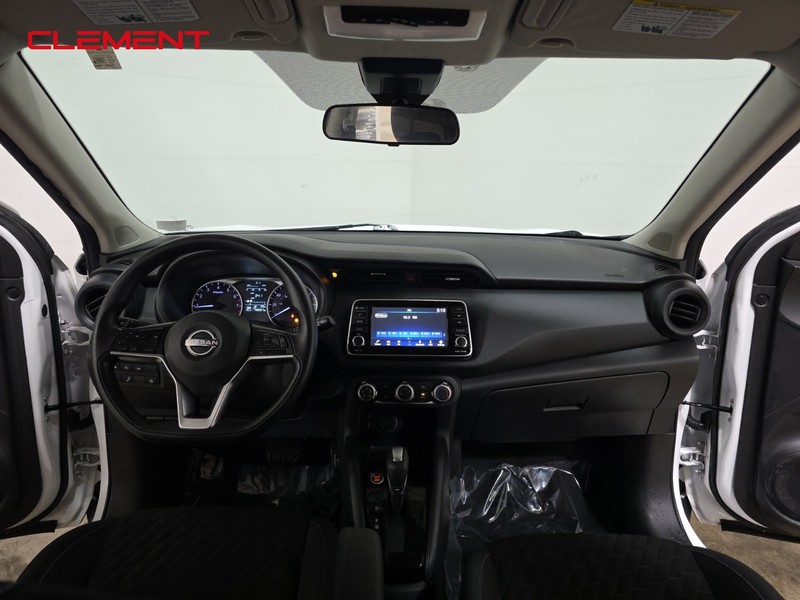 Nissan Kicks Vehicle Image 09