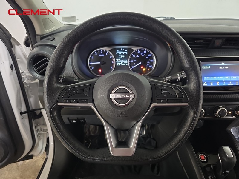 Nissan Kicks Vehicle Image 11