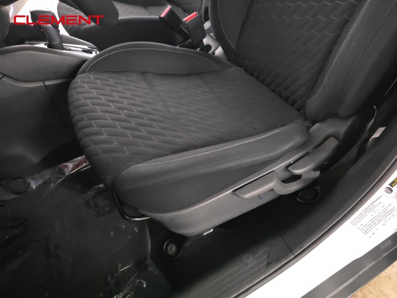 Nissan Kicks Vehicle Image 23