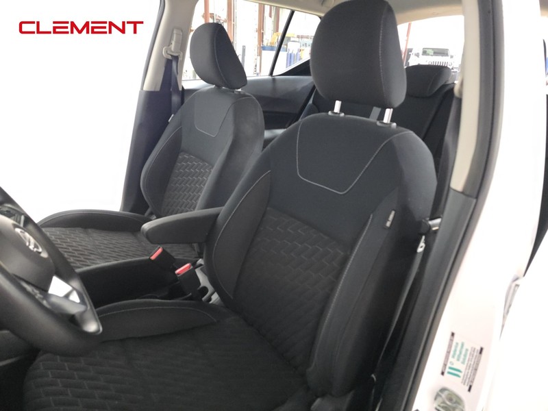 Nissan Kicks Vehicle Image 24