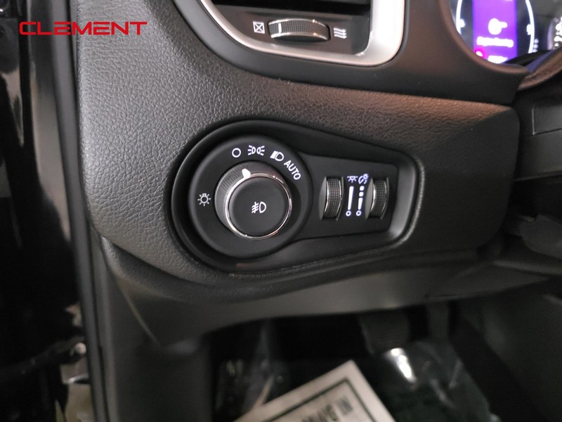 Jeep Renegade Vehicle Image 10