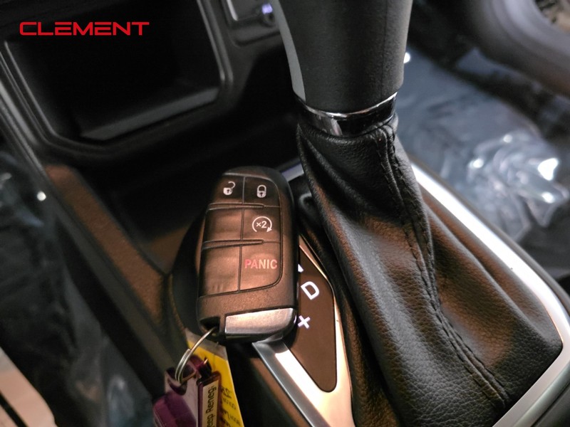 Jeep Renegade Vehicle Image 18