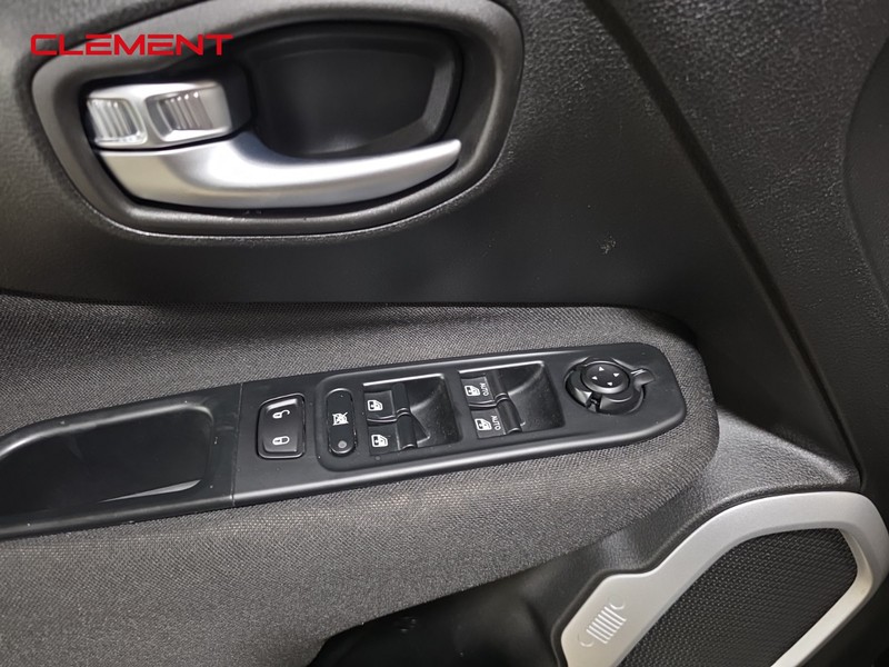 Jeep Renegade Vehicle Image 19
