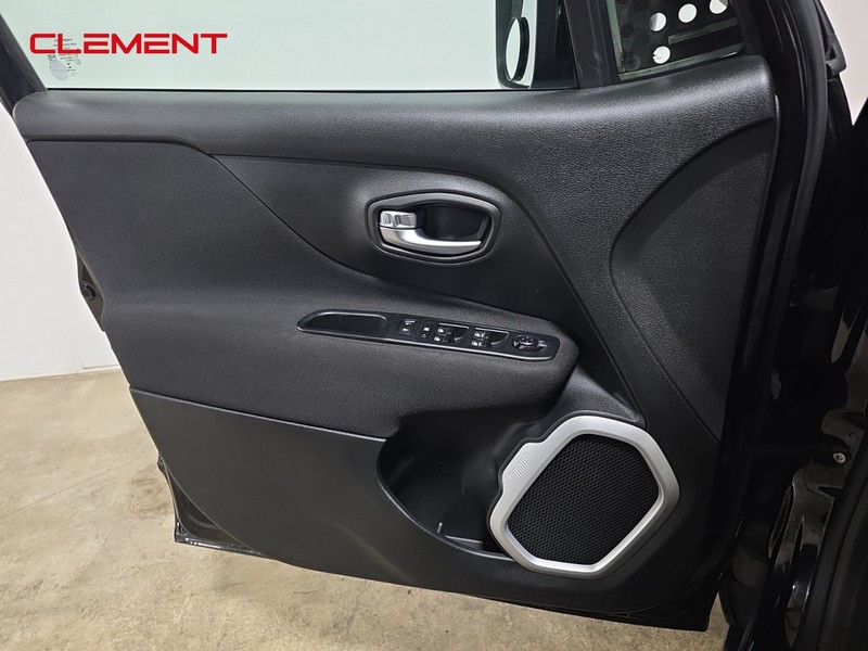 Jeep Renegade Vehicle Image 20