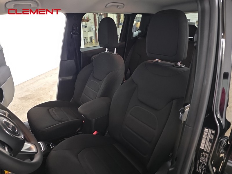 Jeep Renegade Vehicle Image 22